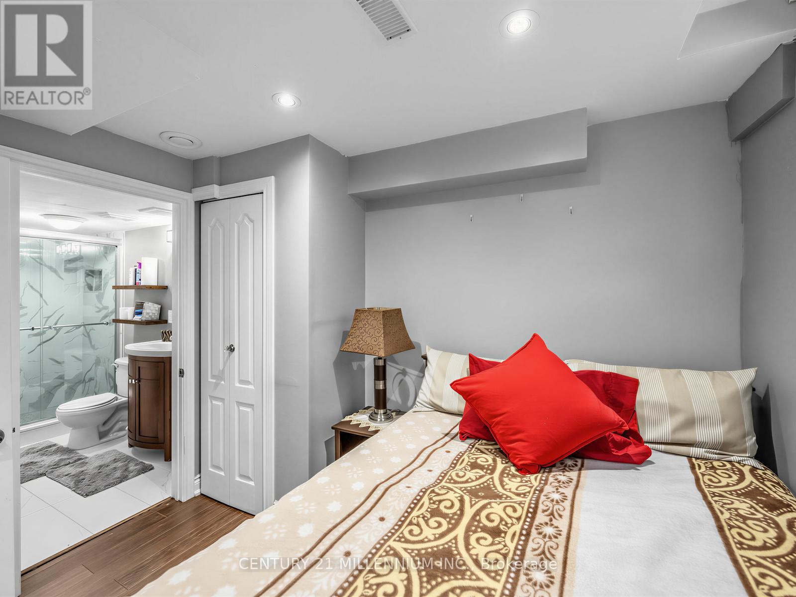 131 SUGARHILL DRIVE - 23
