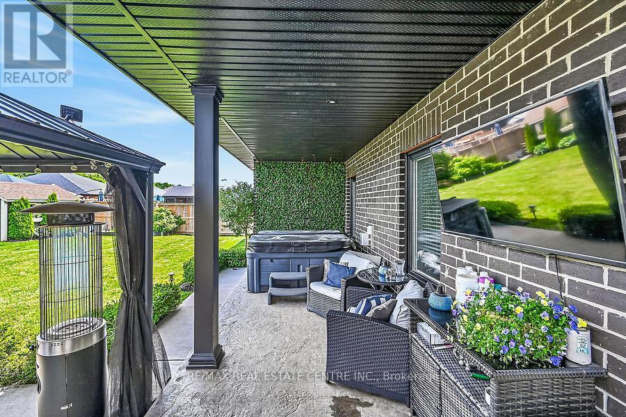 42 BLUENOSE DRIVE - 40