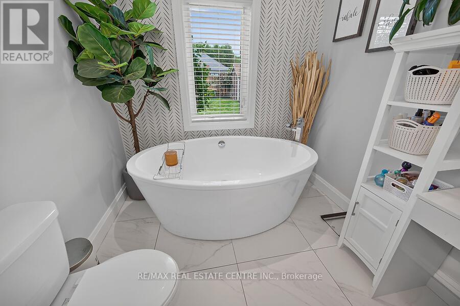 42 BLUENOSE DRIVE - 22
