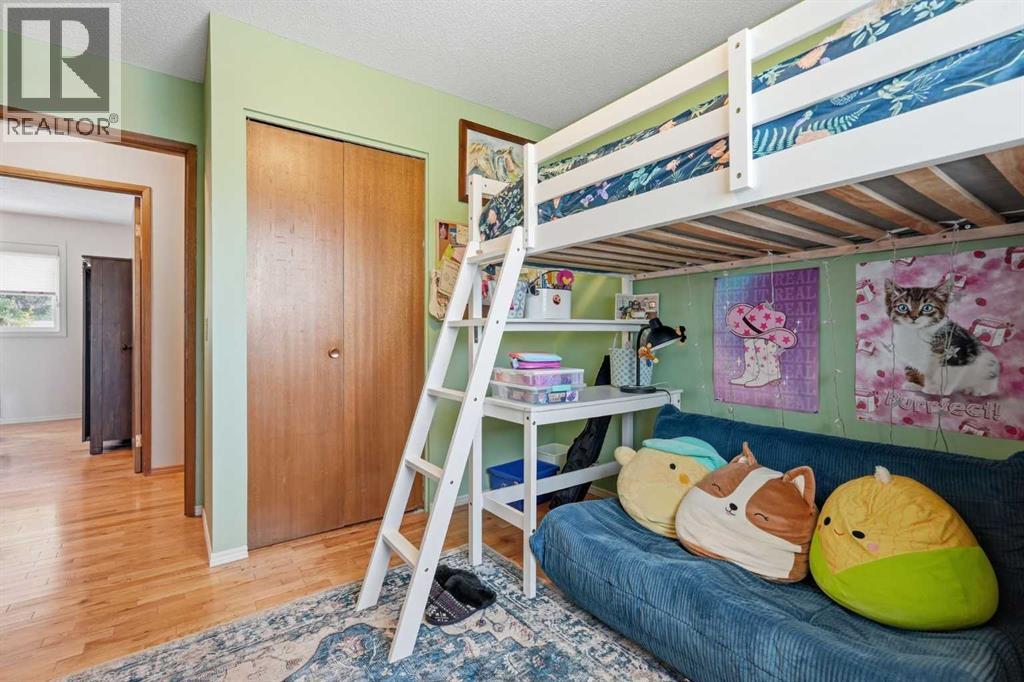 652 12 Avenue — photo 24