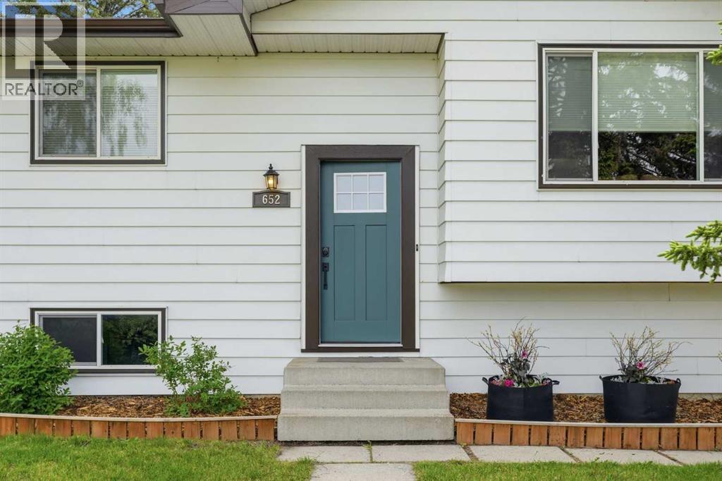 652 12 Avenue - photo 5