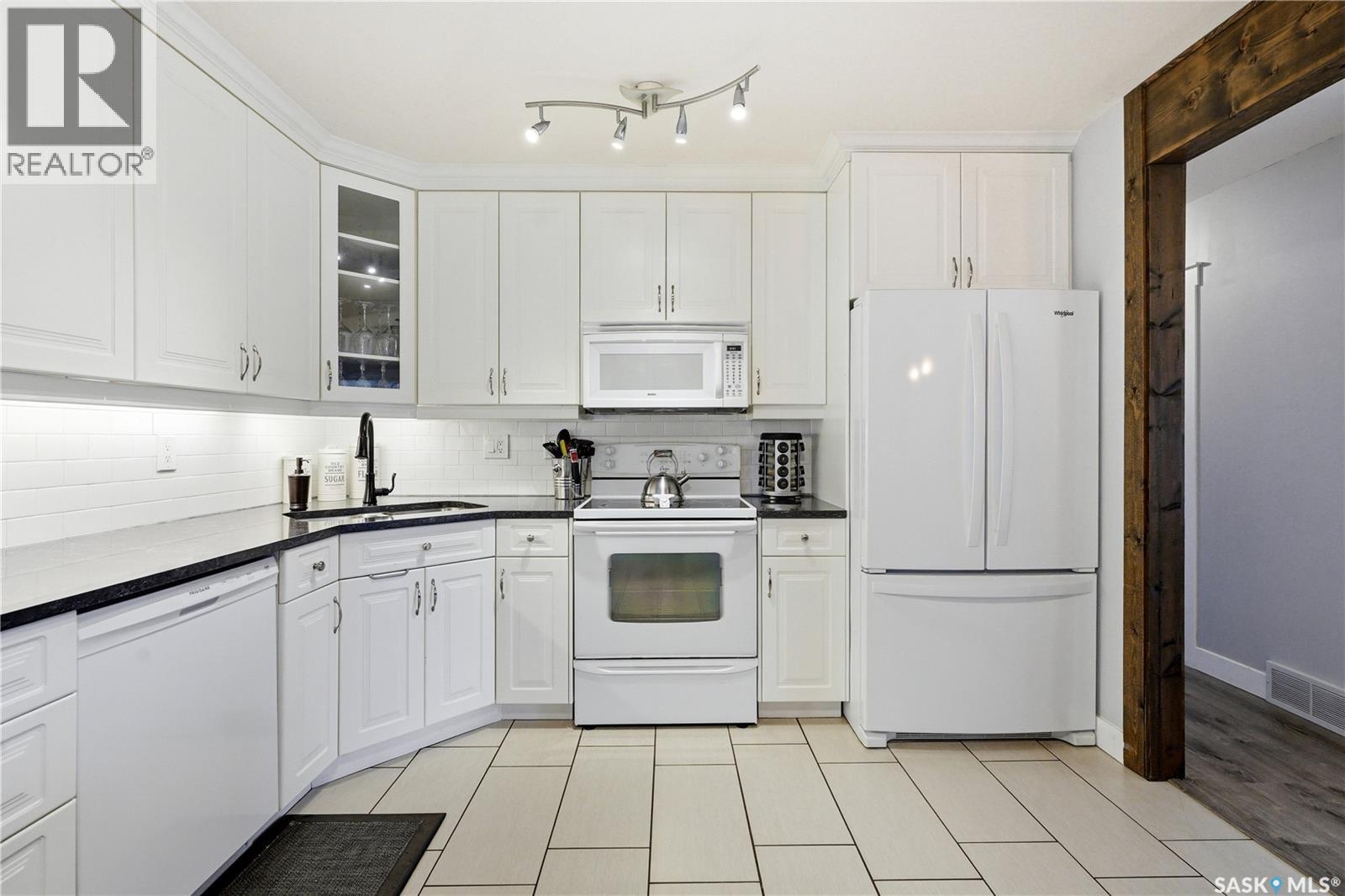 14 Stewart AVENUE — photo 11