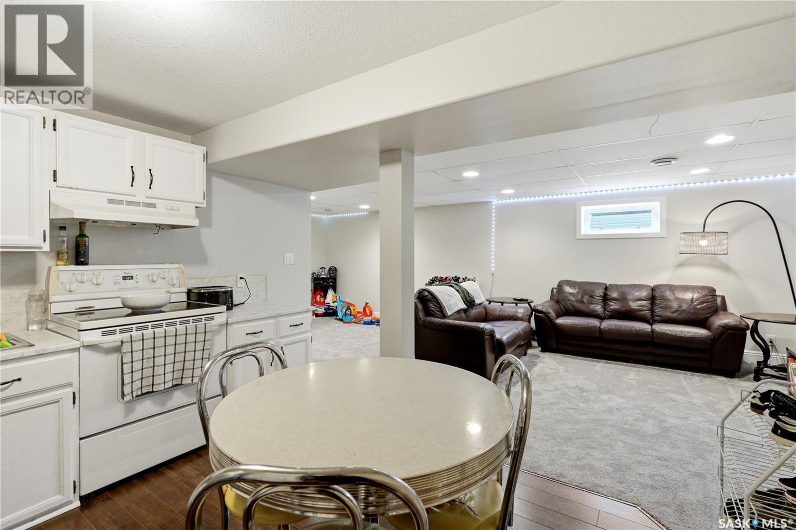 14 Stewart AVENUE — photo 34