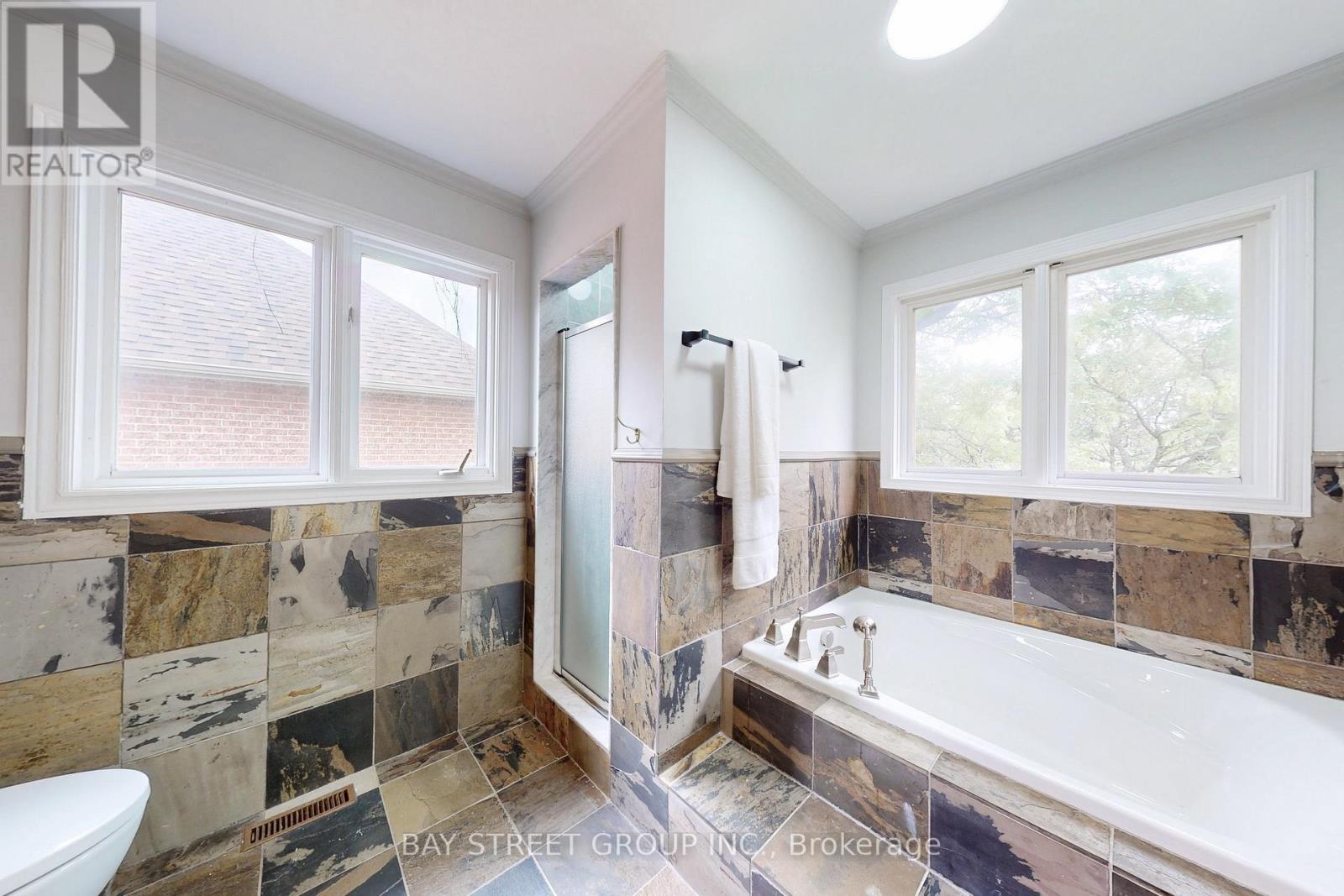 98 BROOKEVIEW DRIVE - 23