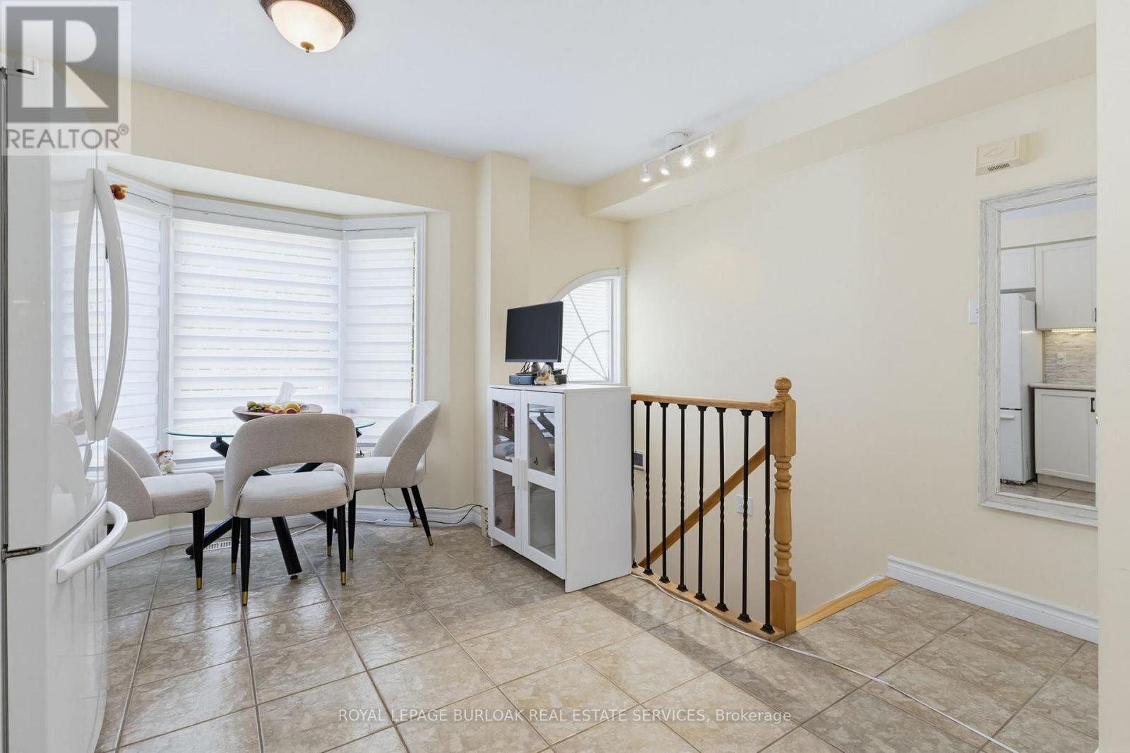 #110 3480 UPPER MIDDLE ROAD - 3