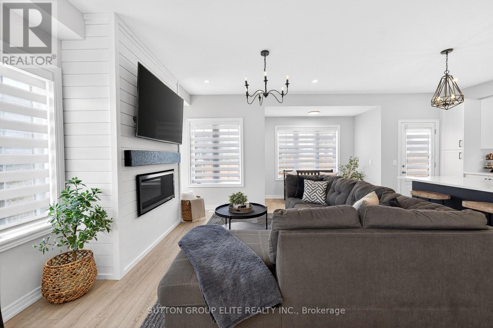 95 ELLIOT AVENUE W - 18