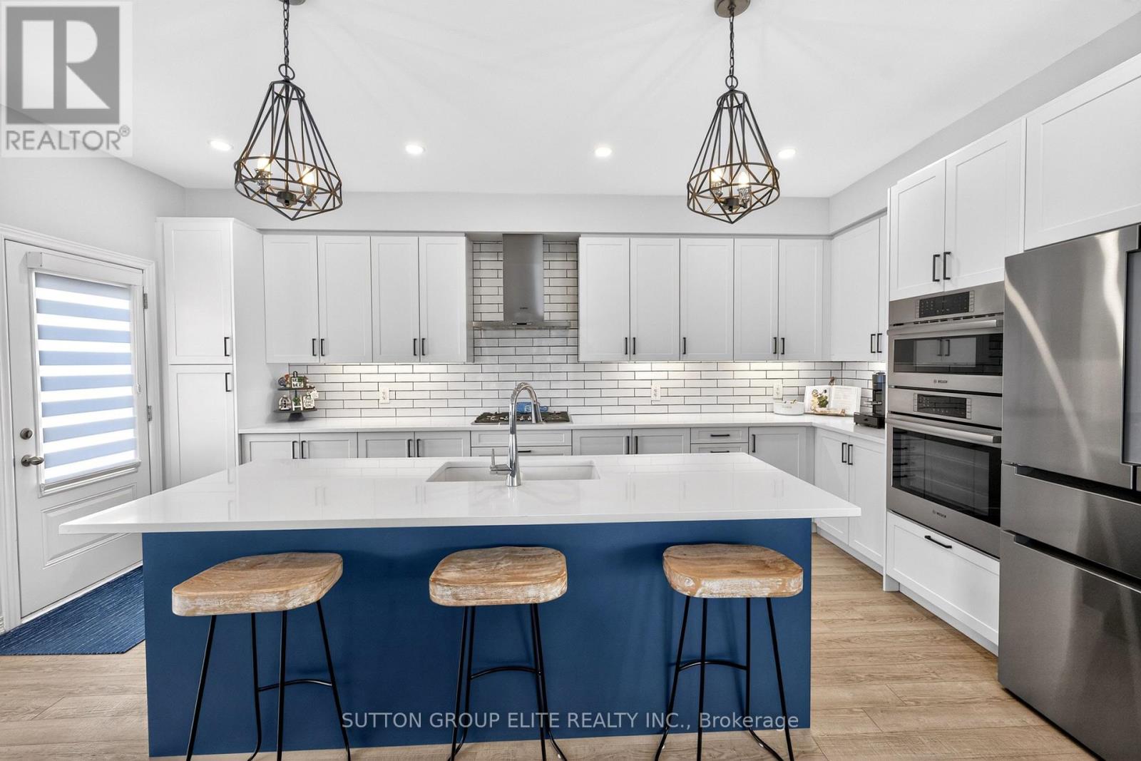 95 ELLIOT AVENUE W - 23