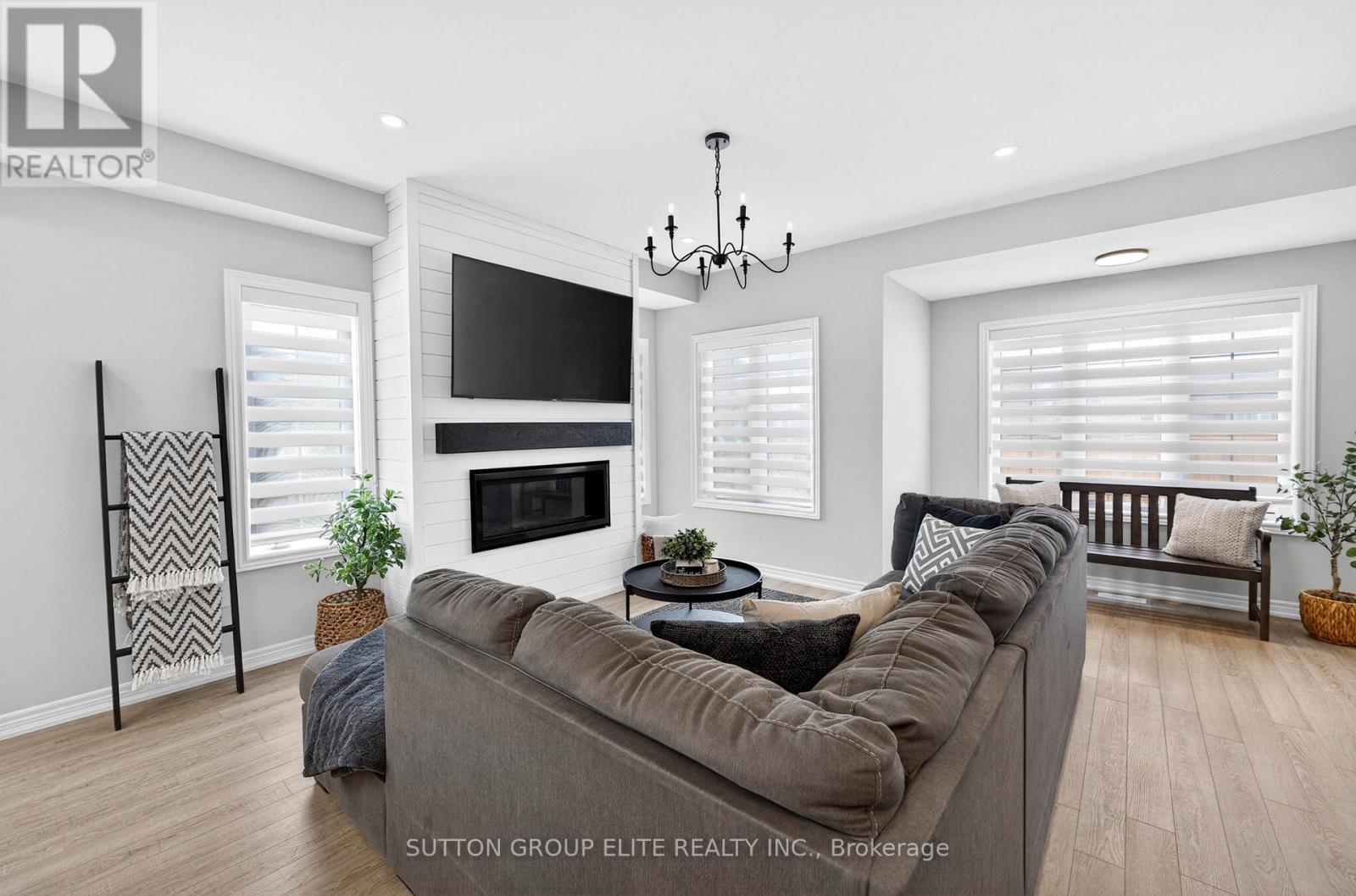 95 ELLIOT AVENUE W - 17