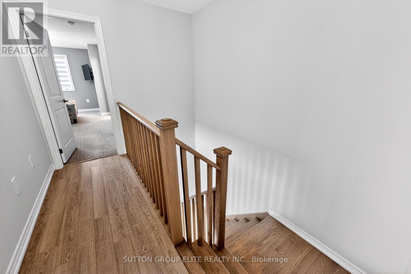 95 ELLIOT AVENUE W - 34