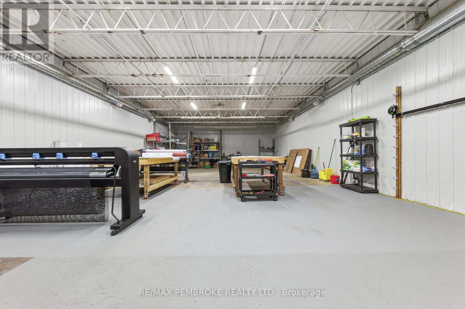 Studio for Rent in Ottawa – 292 TRAFALGAR ROAD, Ottawa – By Peter Sagos - Image 9