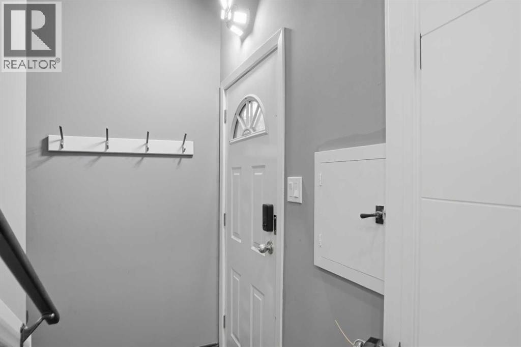 2004 18 Street NW - 23