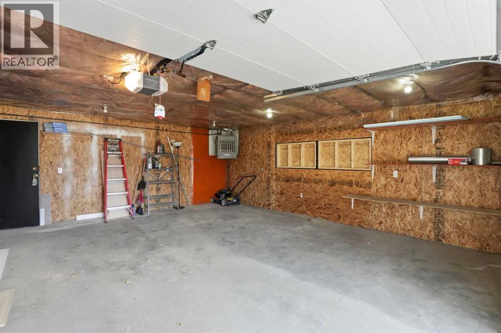 2004 18 Street NW - 40