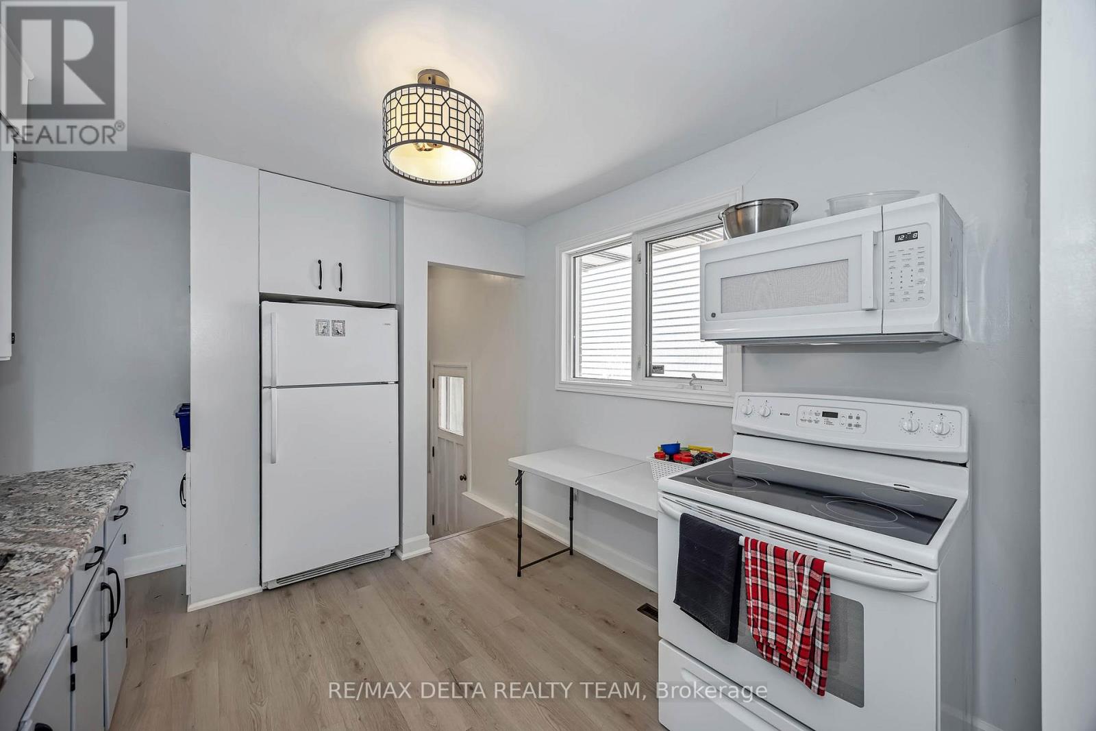 3 Bed, 2 Bath House for Sale in Ottawa – 115 MEADOWLANDS DRIVE W, Ottawa – MLS# X13487656 - Image 14