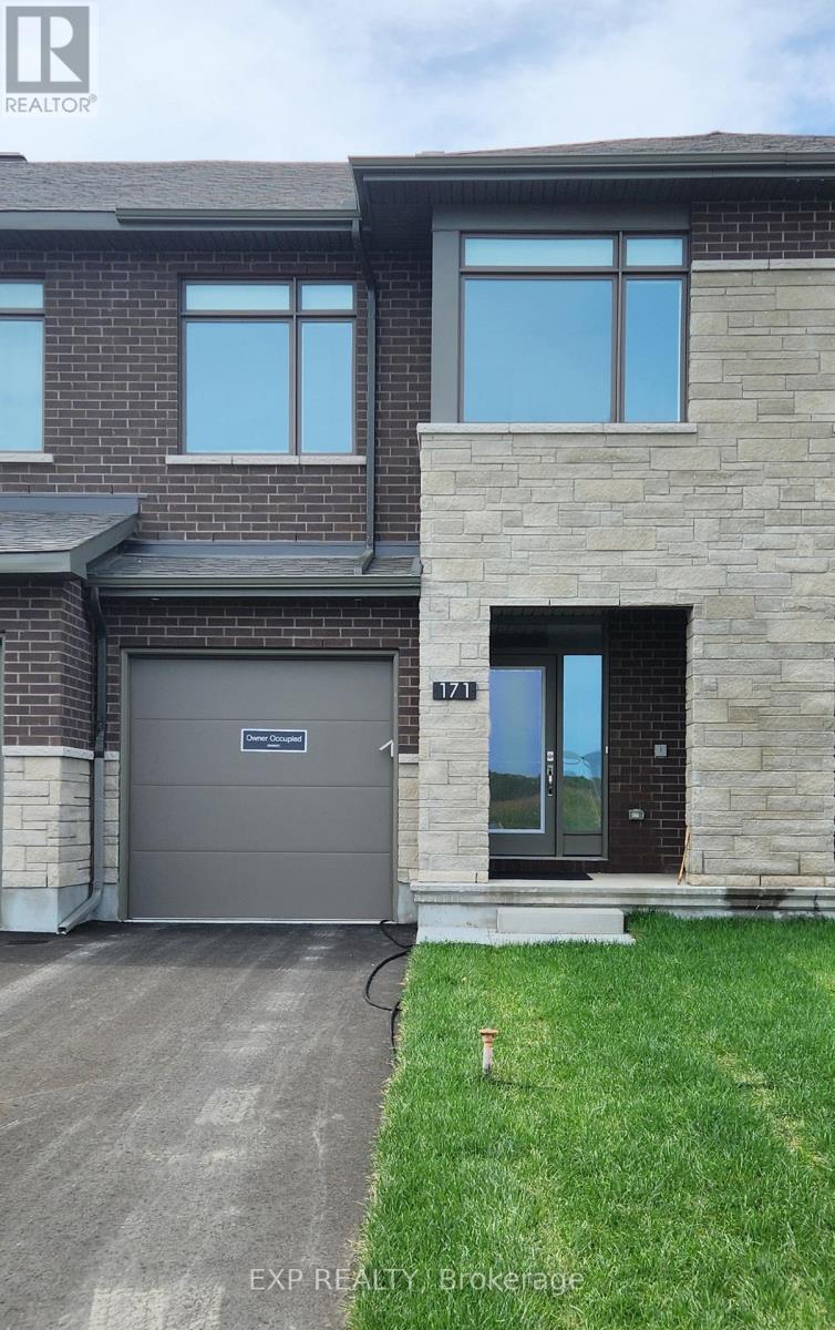 3 Bed, 3 Bath House for Rent in Ottawa – 171 BLISS CRESCENT, Ottawa – MLS# X13470158 - Image 2