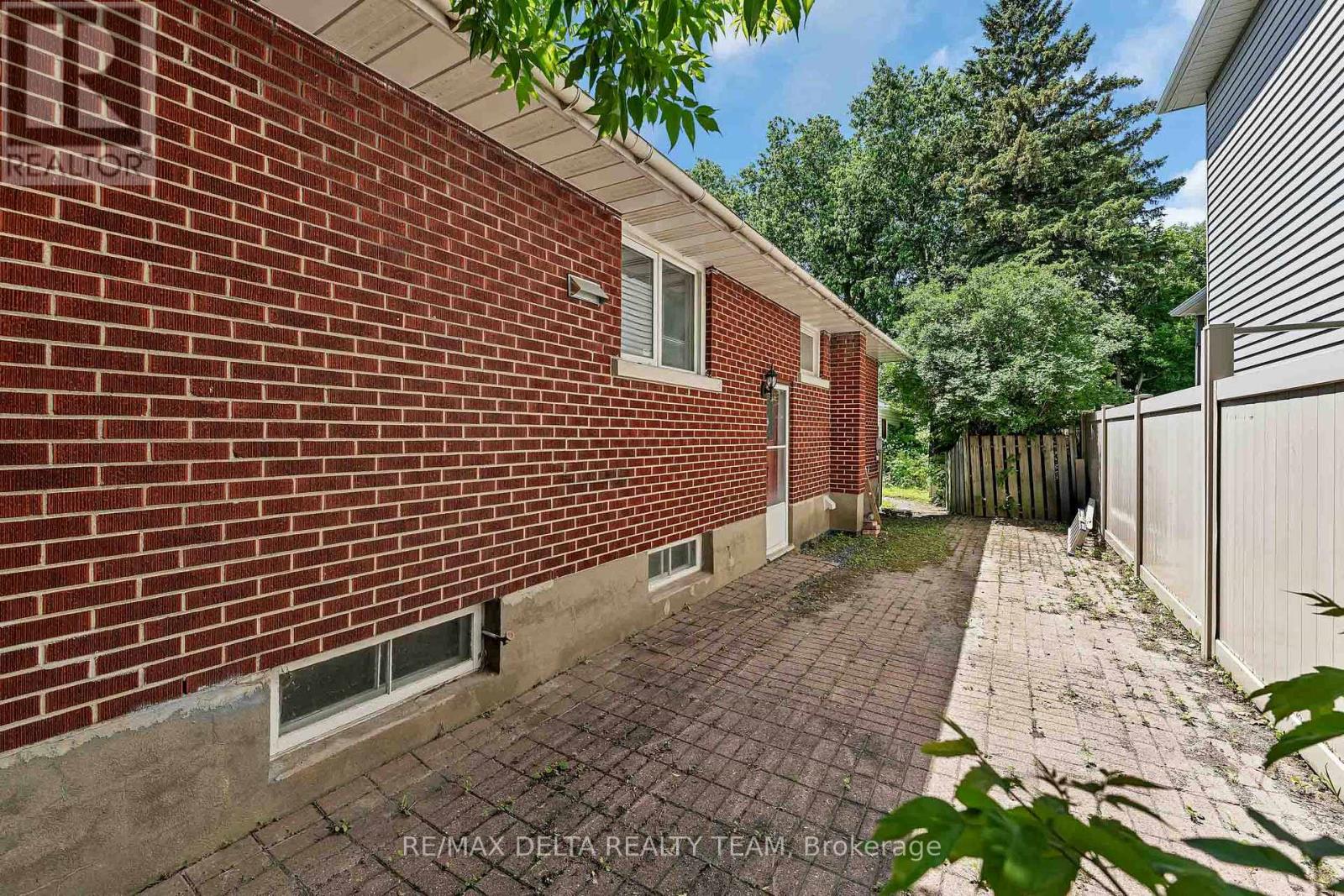 3 Bed, 2 Bath House for Sale in Ottawa – 115 MEADOWLANDS DRIVE W, Ottawa – MLS# X13487656 - Image 30