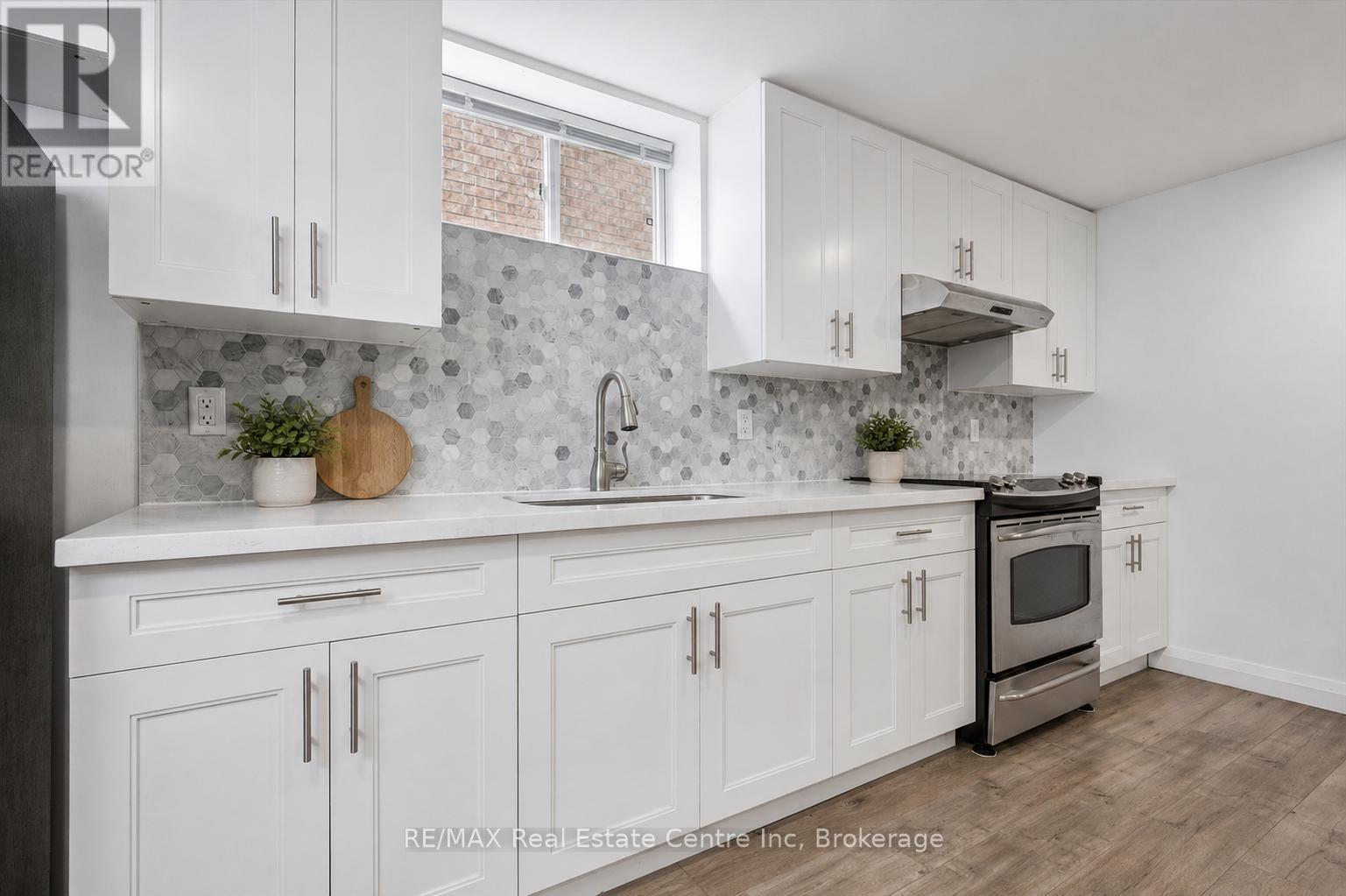 18 KEYS CRESCENT - 24