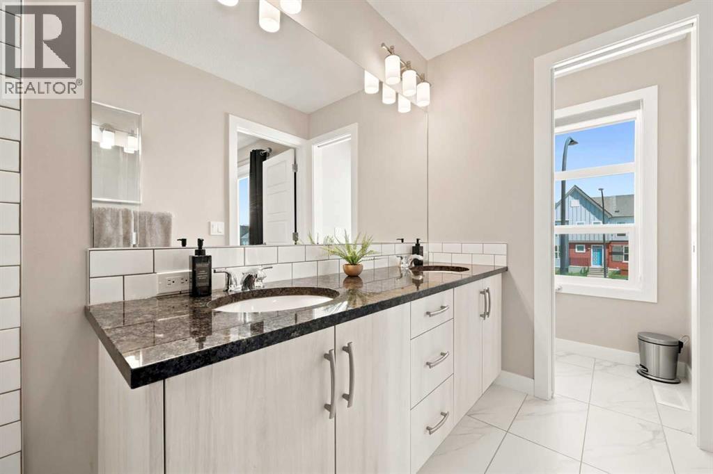 Elegant Ensuite Bath