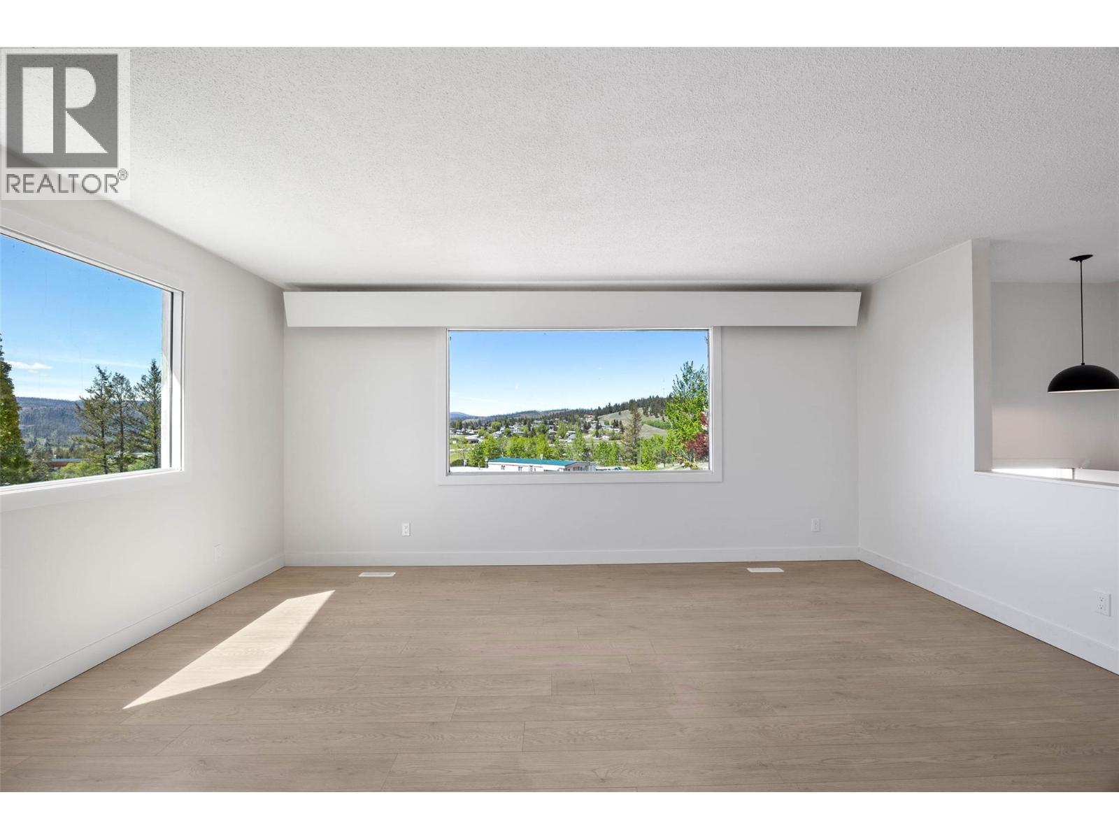 11 Jasper Drive, Logan Lake