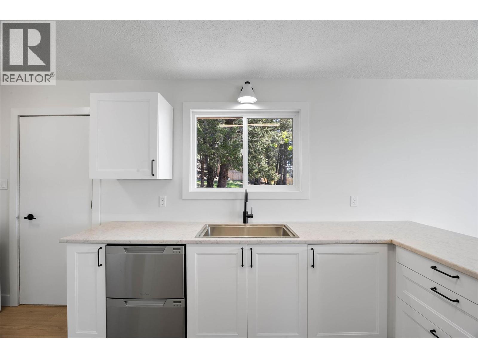 11 Jasper Drive, Logan Lake