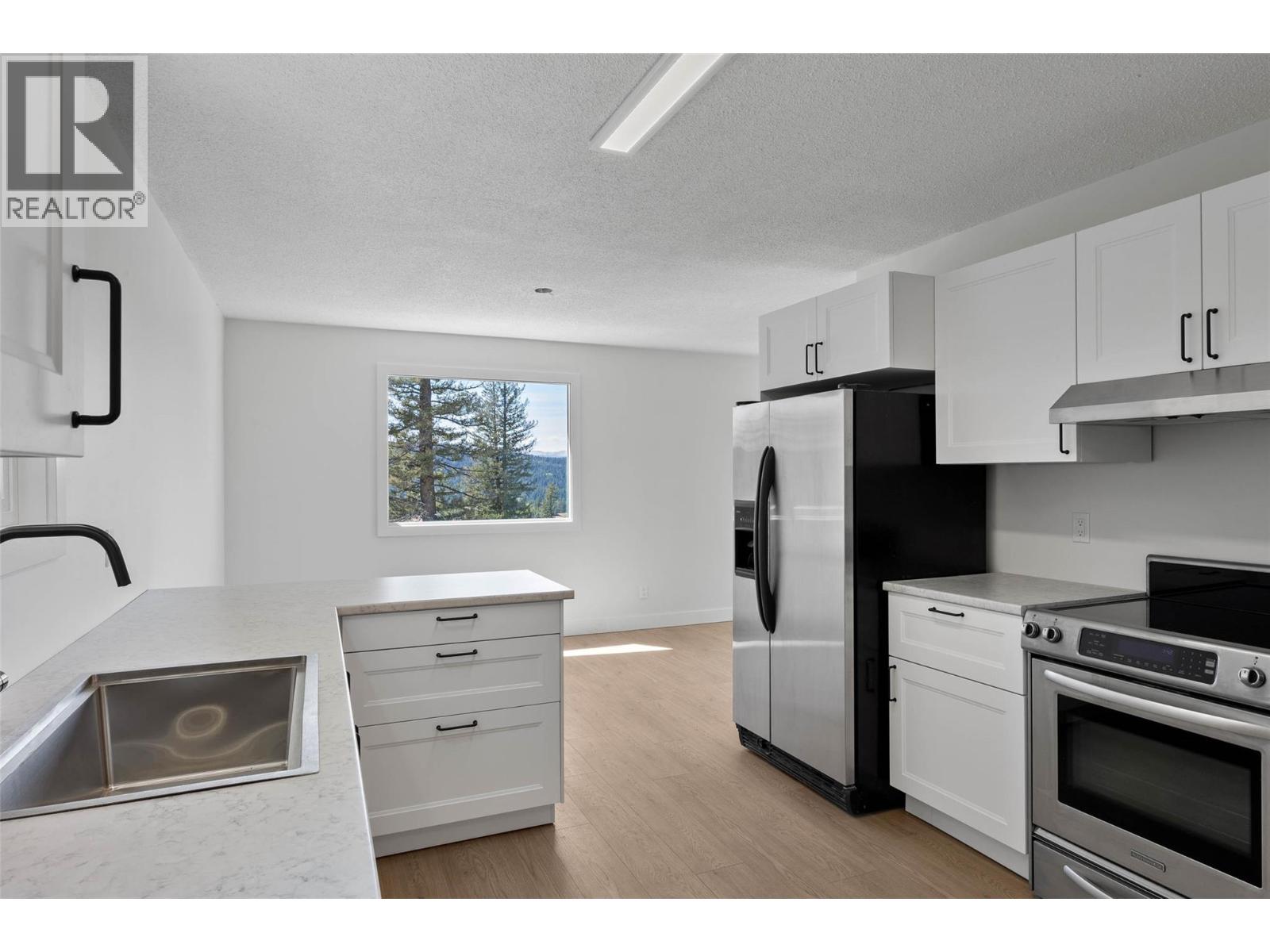 11 Jasper Drive, Logan Lake