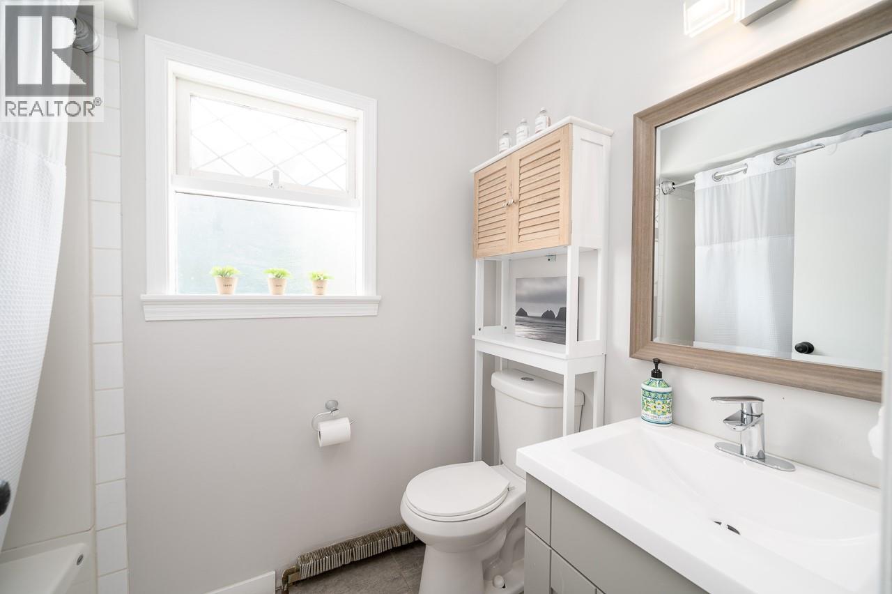 2591 FLEETWOOD Avenue - Image 21