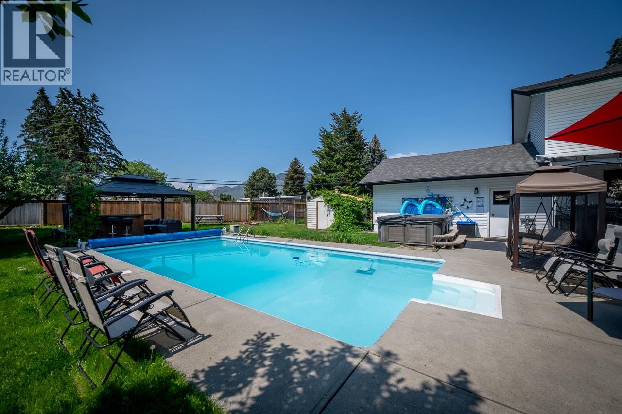 2591 FLEETWOOD Avenue - Image 23