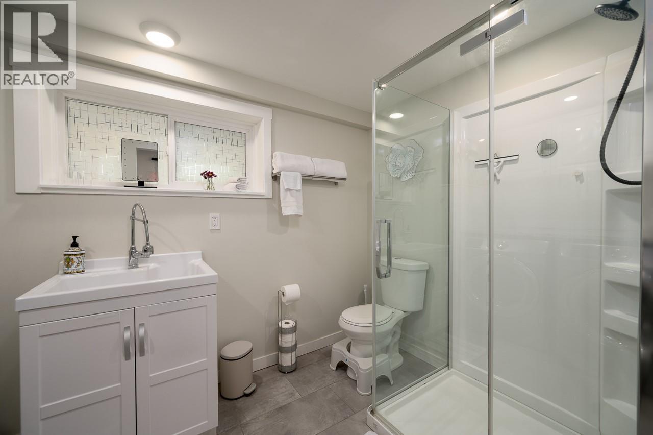 2591 FLEETWOOD Avenue - Image 34