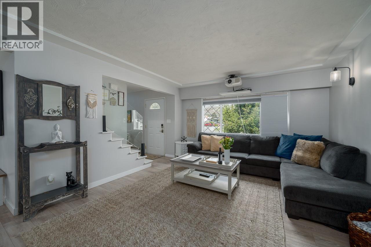 2591 FLEETWOOD Avenue - Image 4