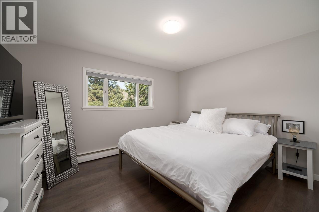 2591 FLEETWOOD Avenue - 19