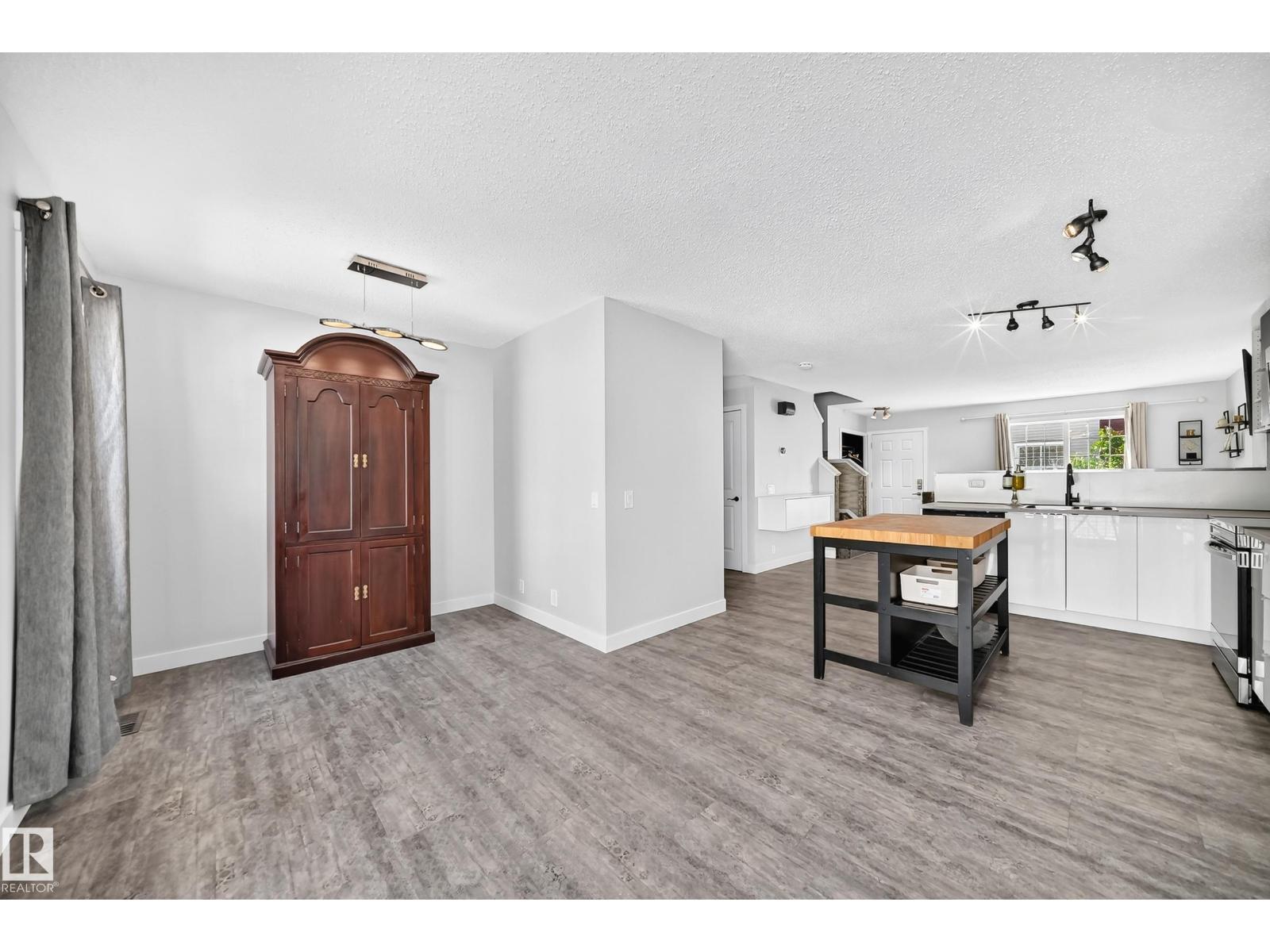 #146 5604 199 ST NW - 15