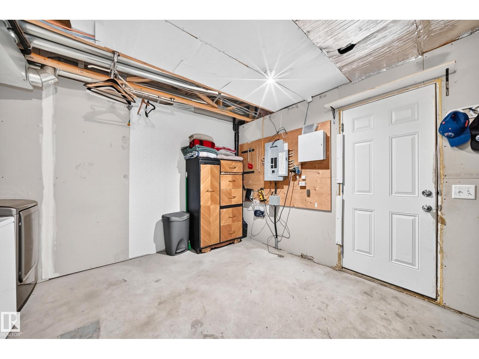 #146 5604 199 ST NW - 32