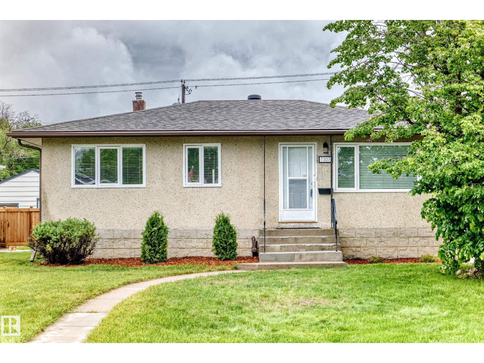 7307 76 ST NW - 1