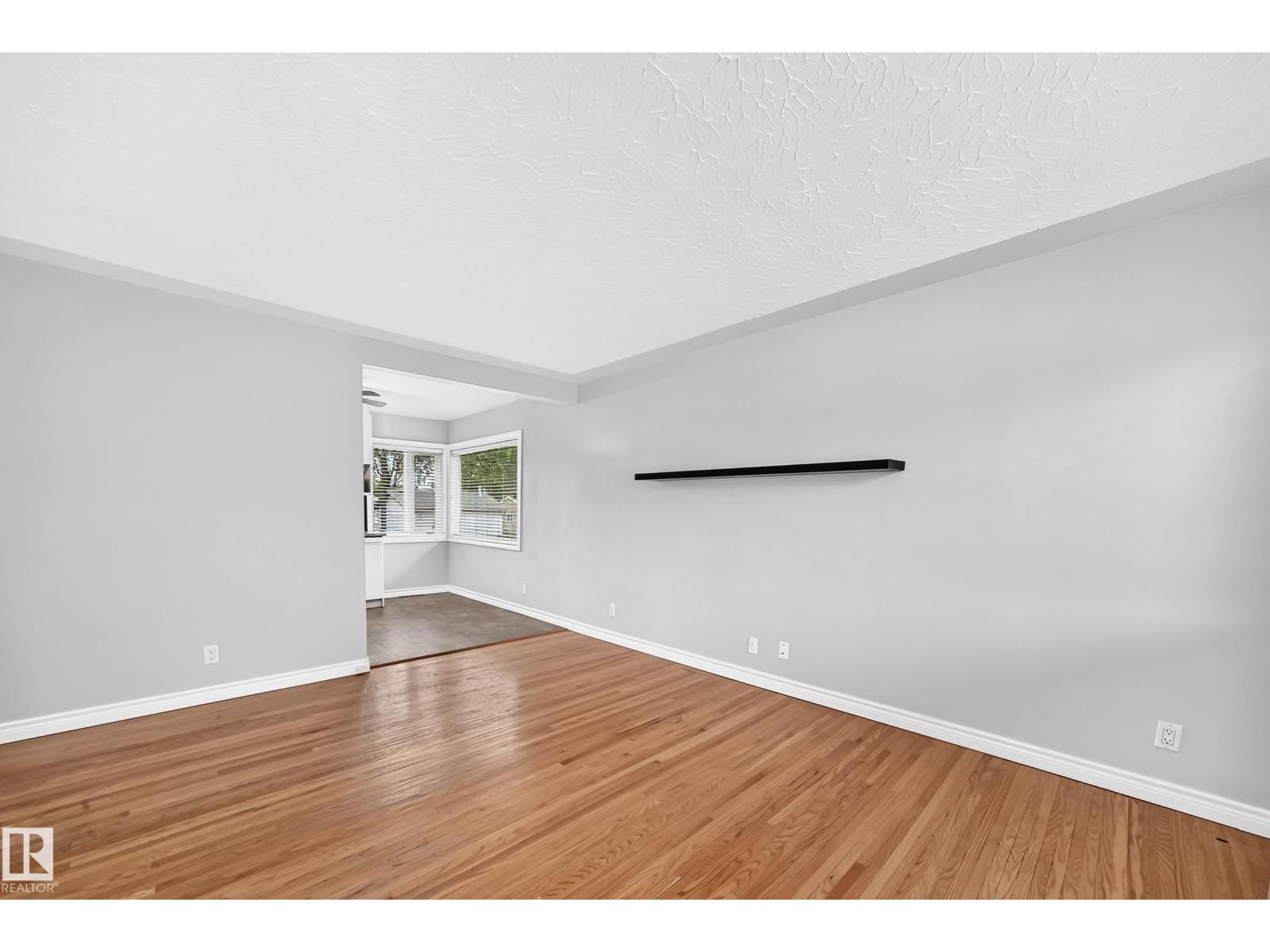 7307 76 ST NW - 10