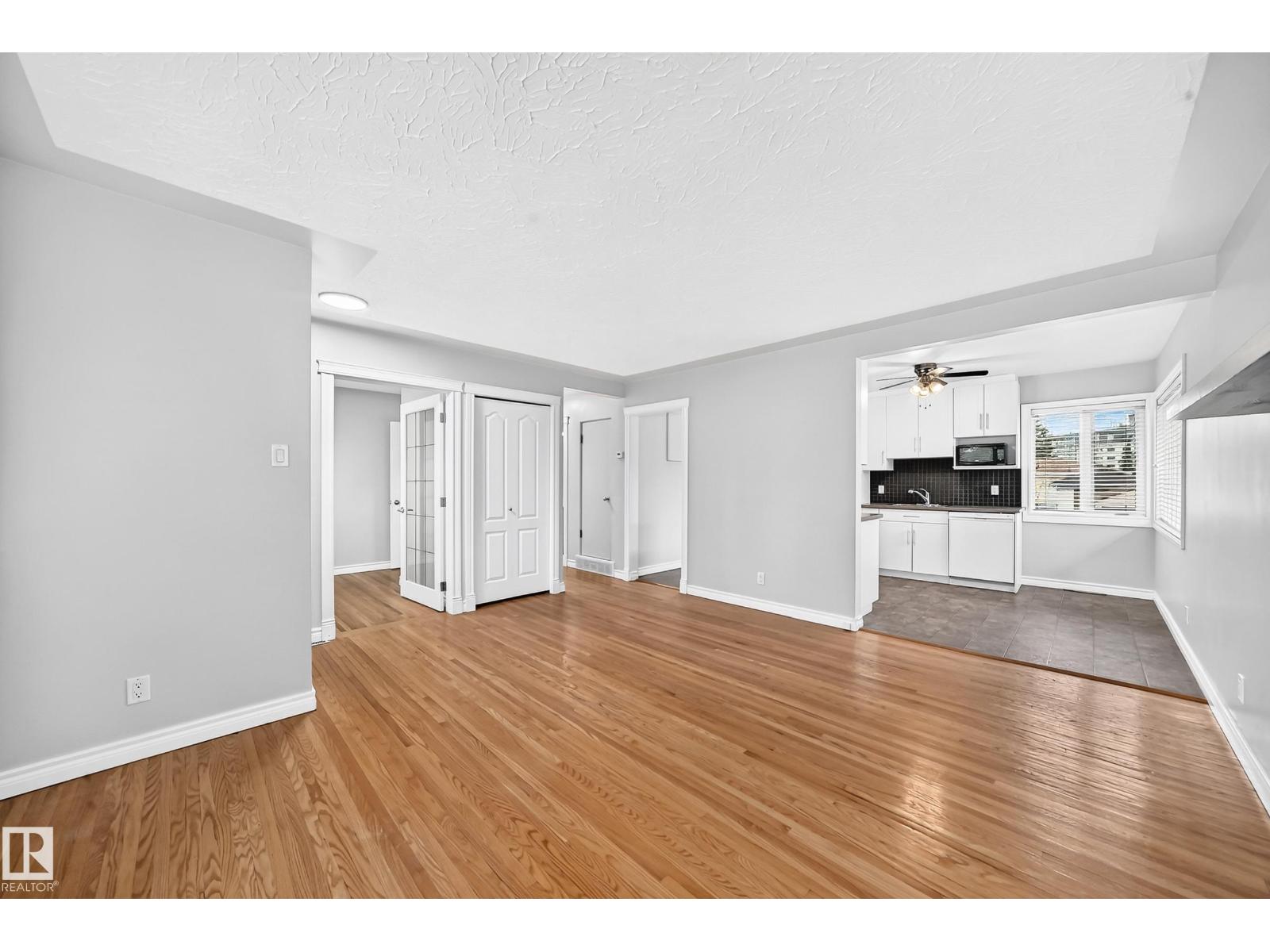 7307 76 ST NW - 11