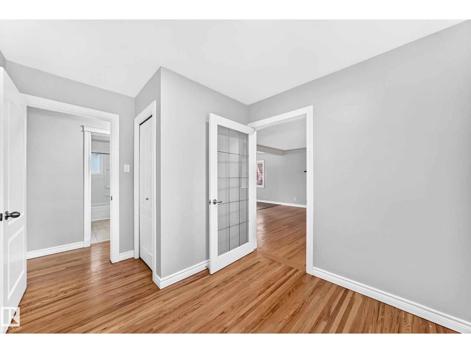 7307 76 ST NW - 18