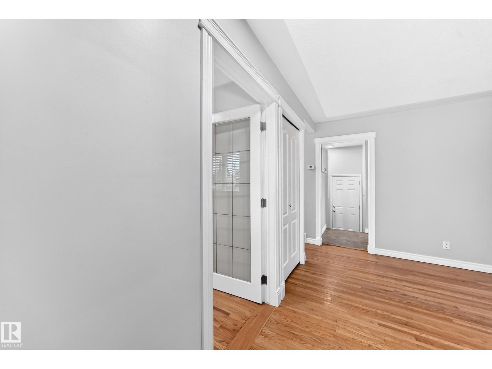 7307 76 ST NW - 2