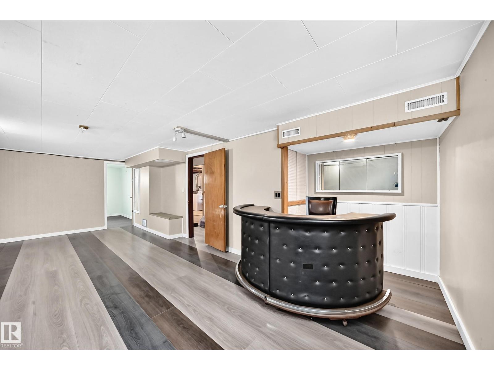 7307 76 ST NW - 22