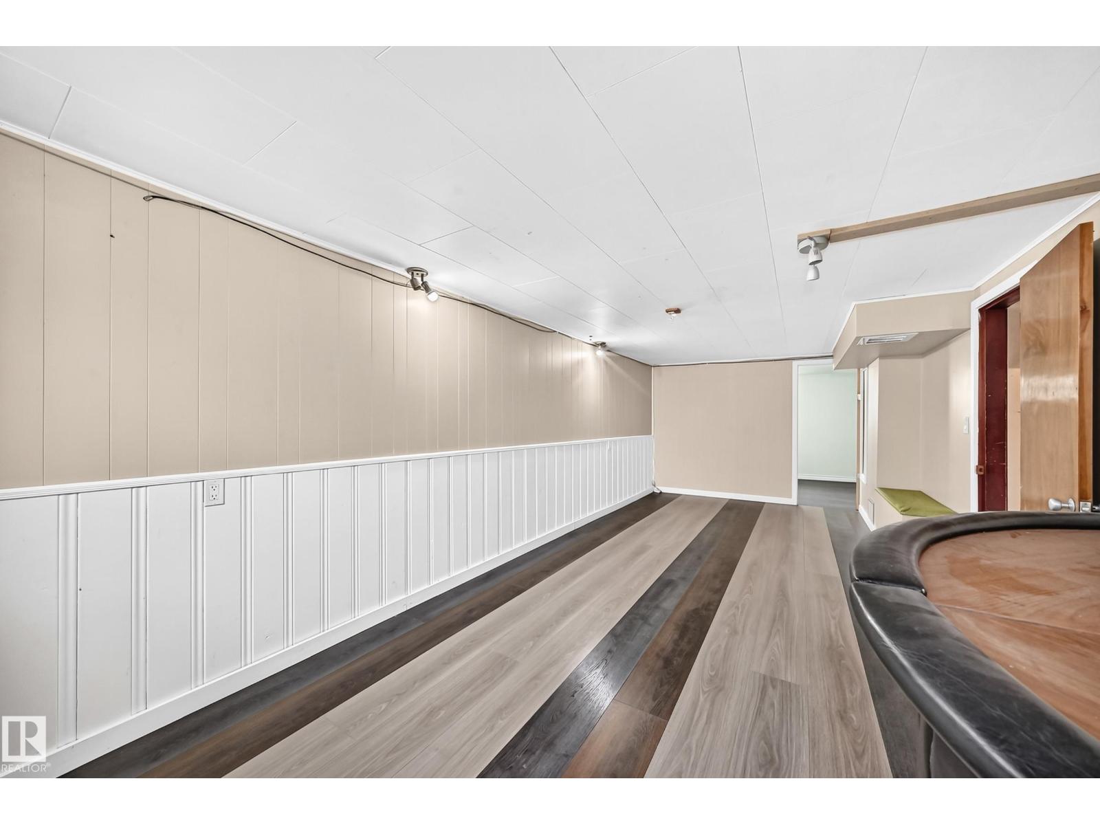 7307 76 ST NW - 23