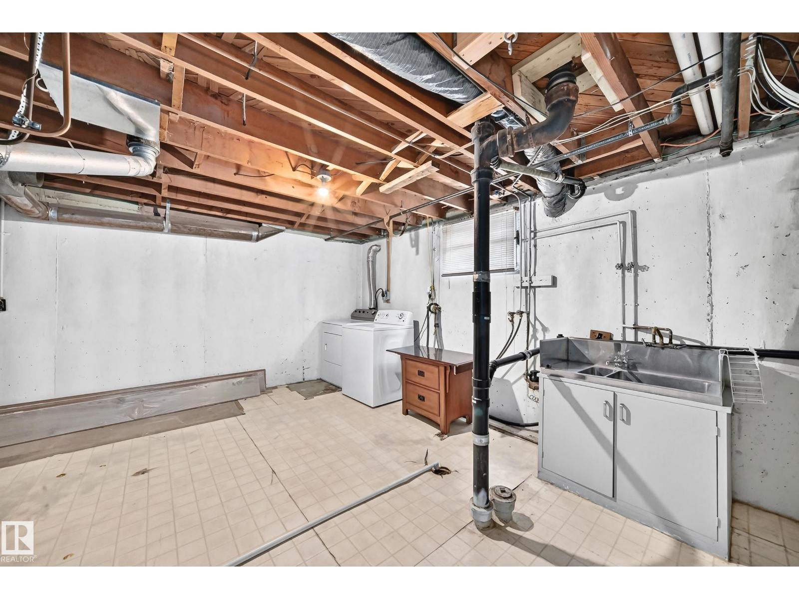 7307 76 ST NW - 25