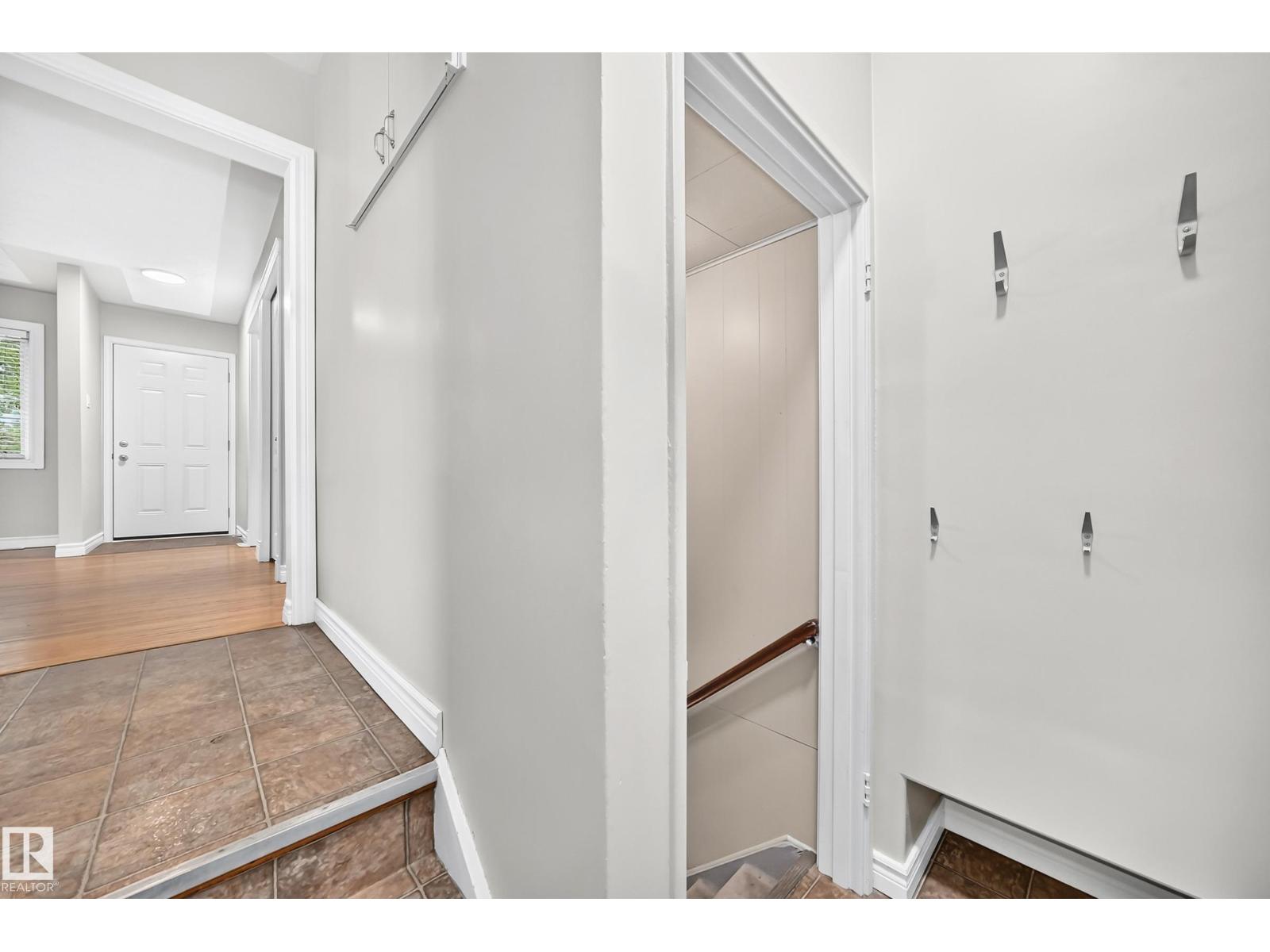7307 76 ST NW - 27