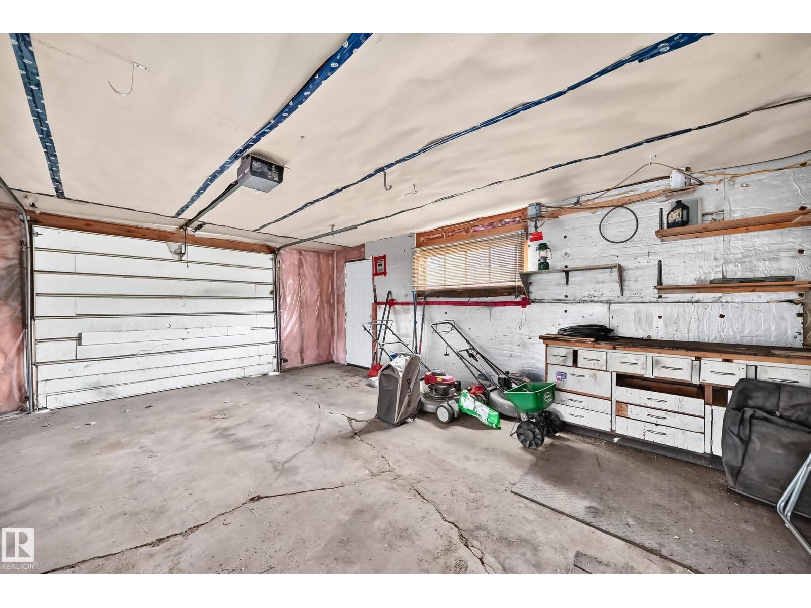 7307 76 ST NW - 29