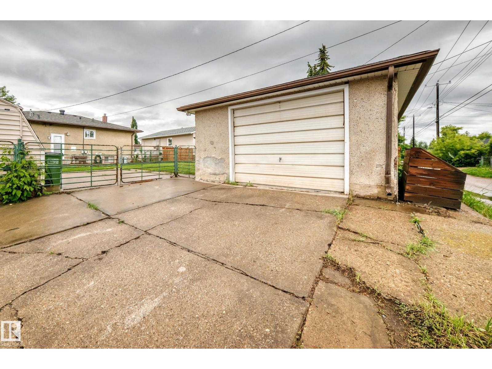 7307 76 ST NW - 30