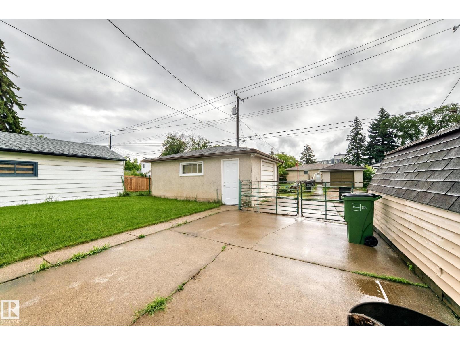 7307 76 ST NW - 32