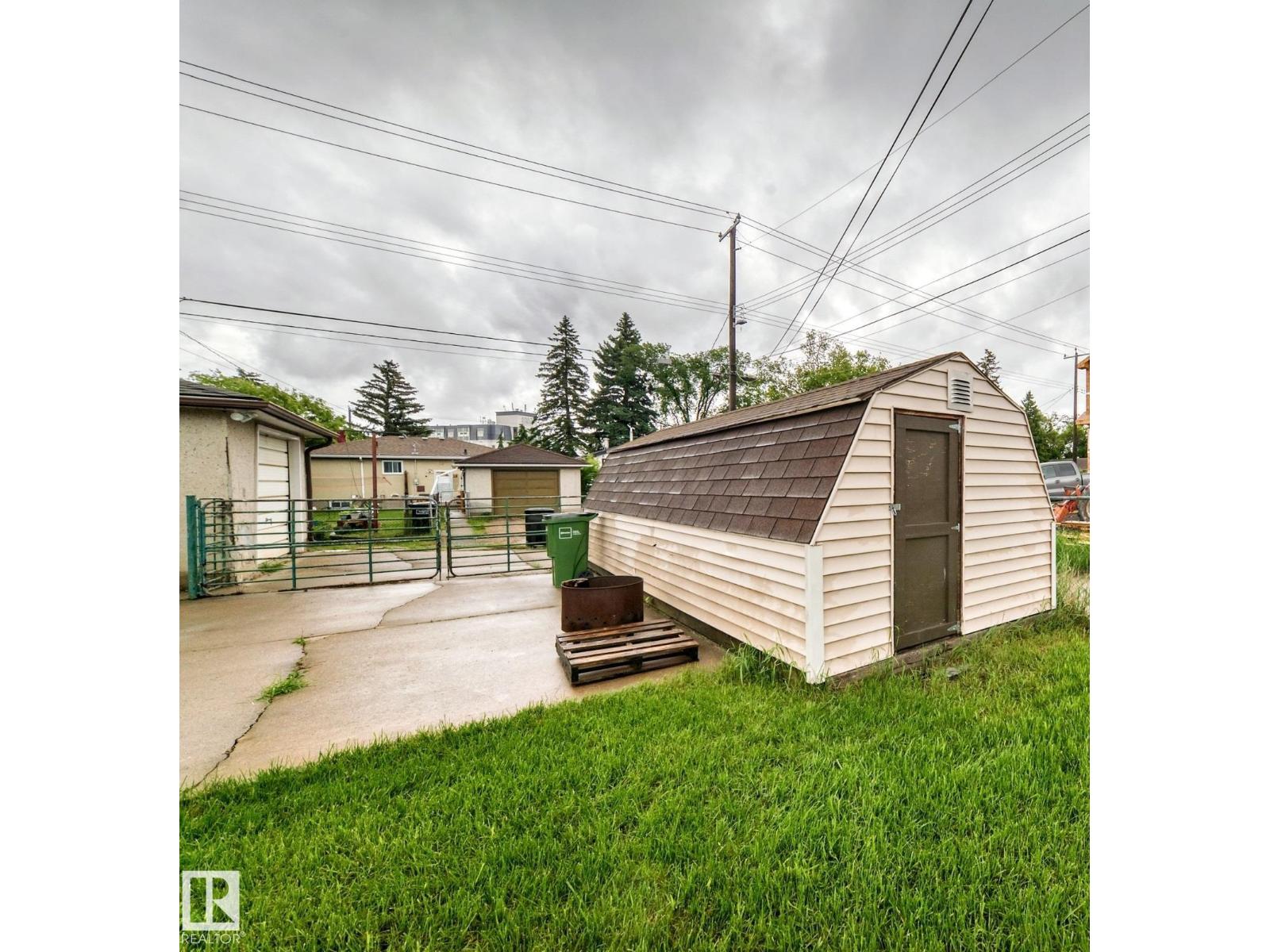 7307 76 ST NW - 33