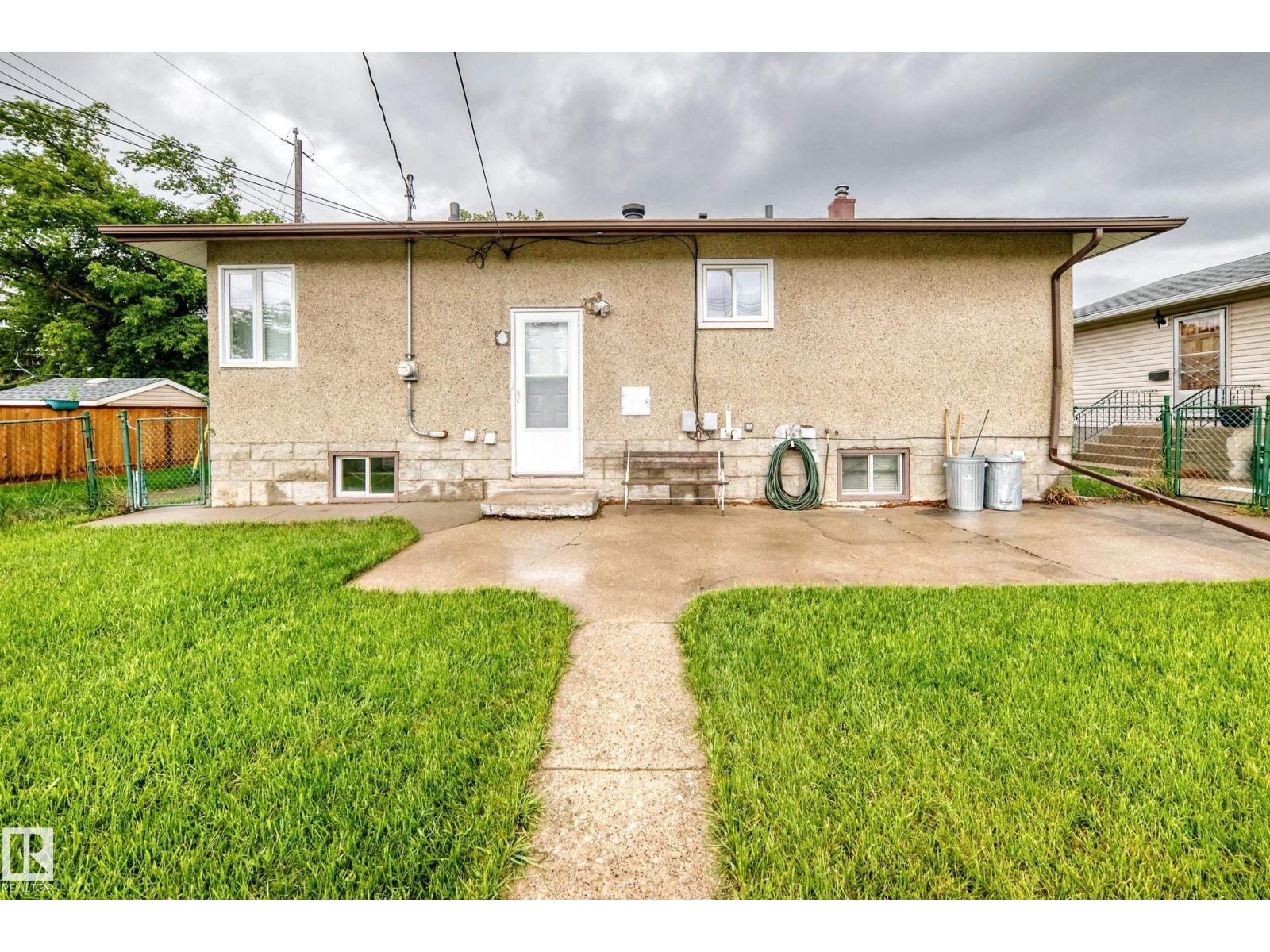 7307 76 ST NW - 34