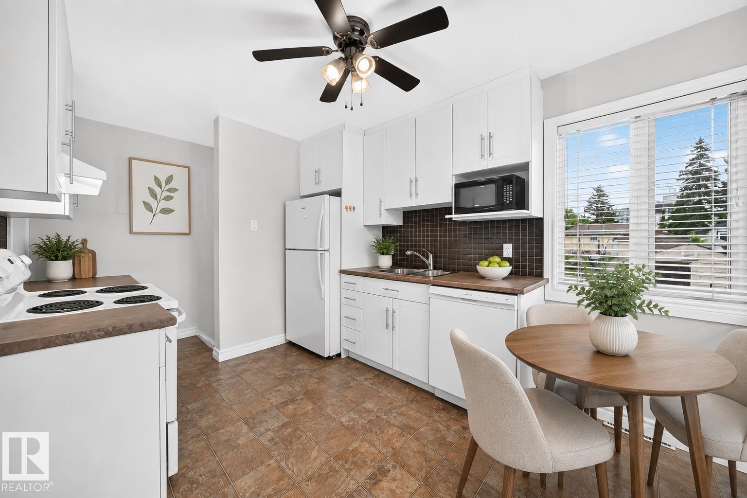 7307 76 ST NW - 4