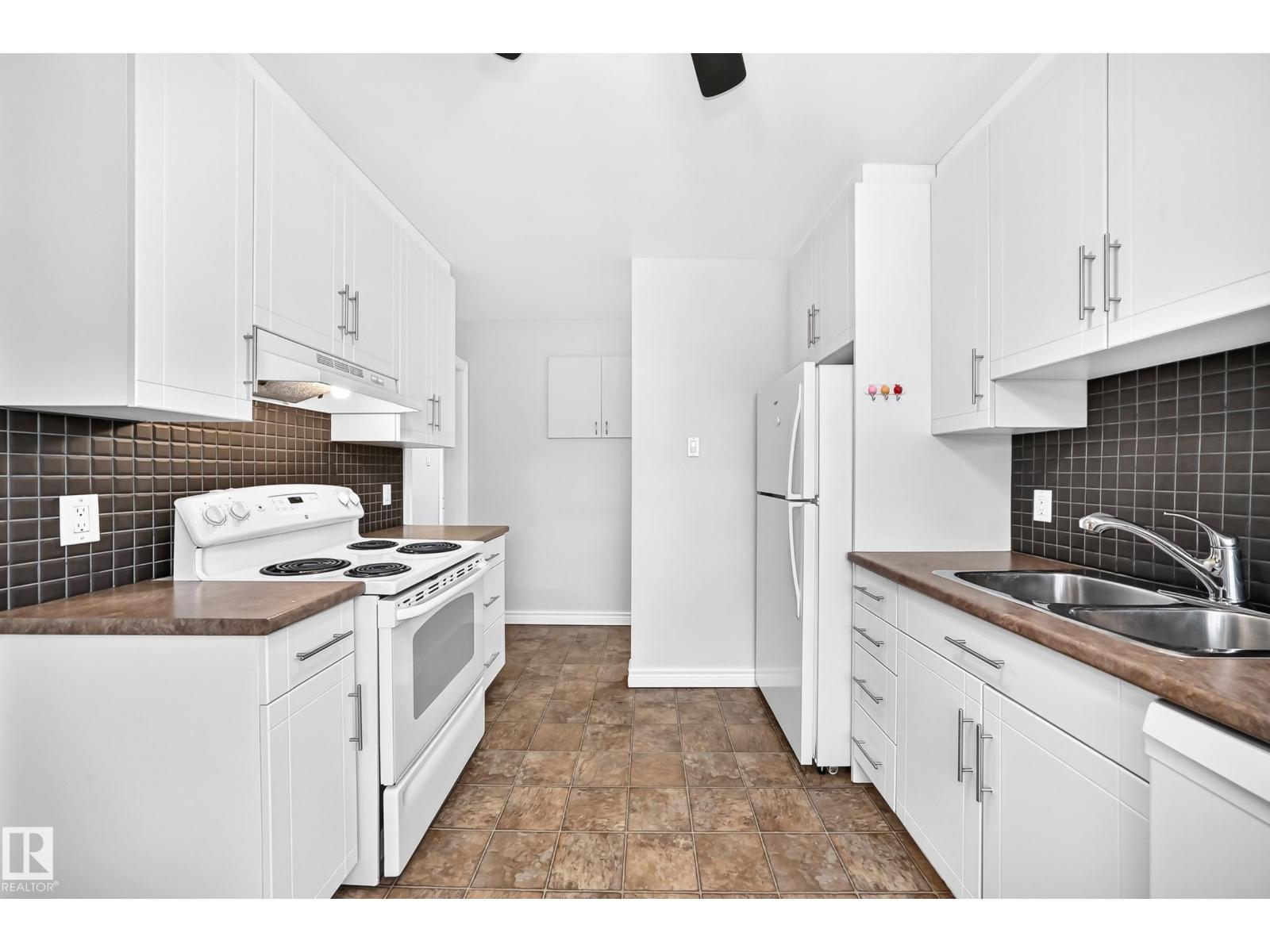 7307 76 ST NW - 6