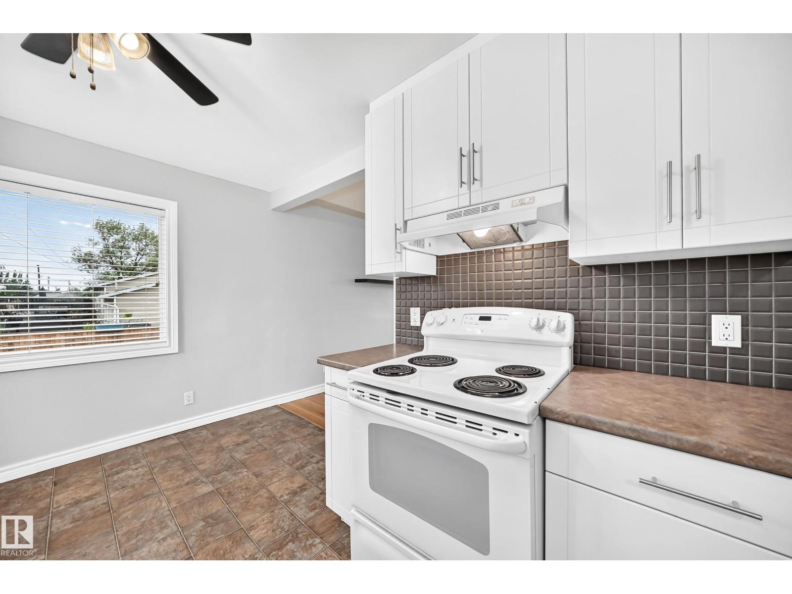 7307 76 ST NW - 8