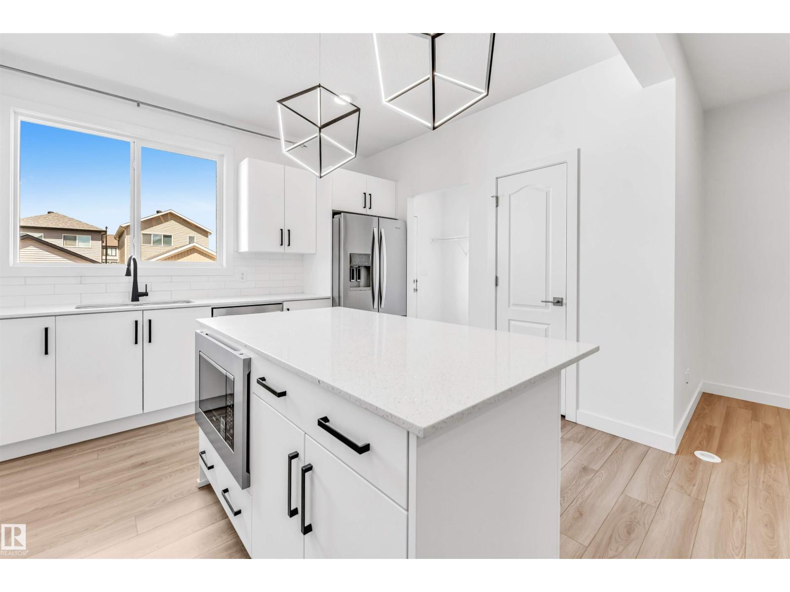 1208 14 AVE NW NW - 21