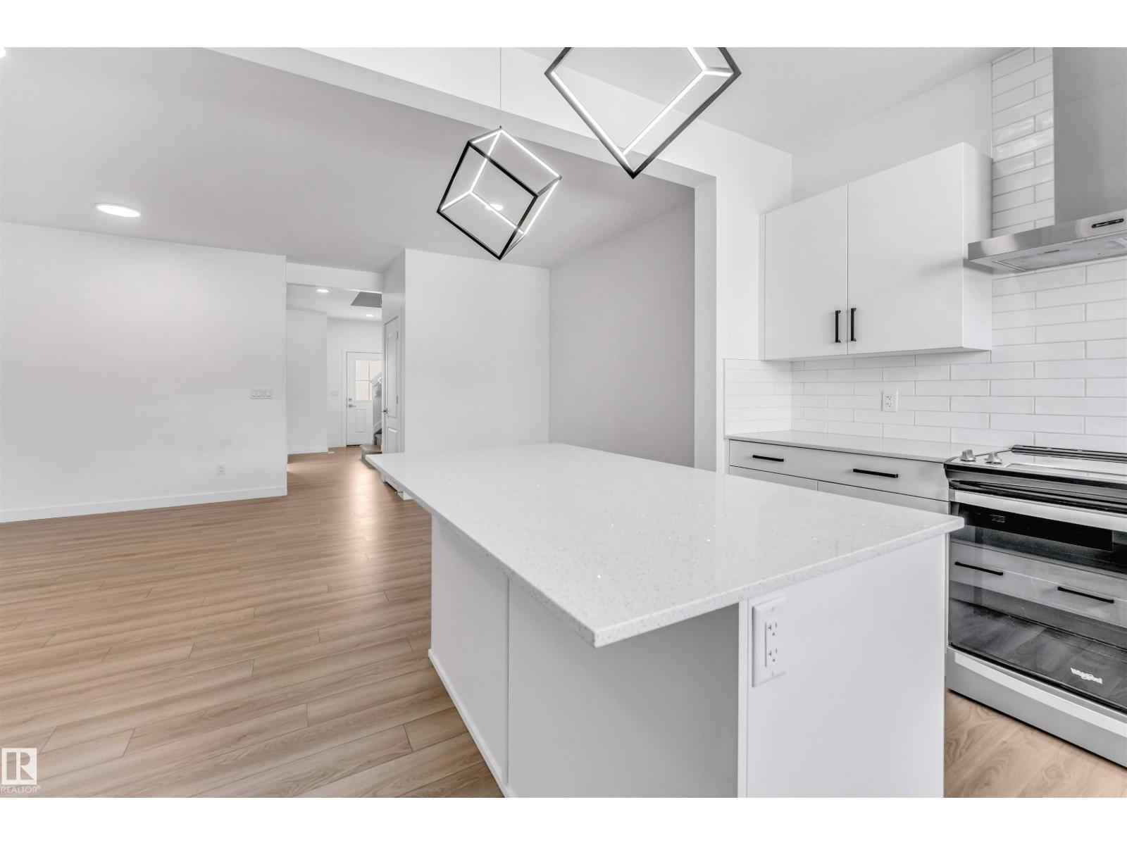 1208 14 AVE NW NW - 23